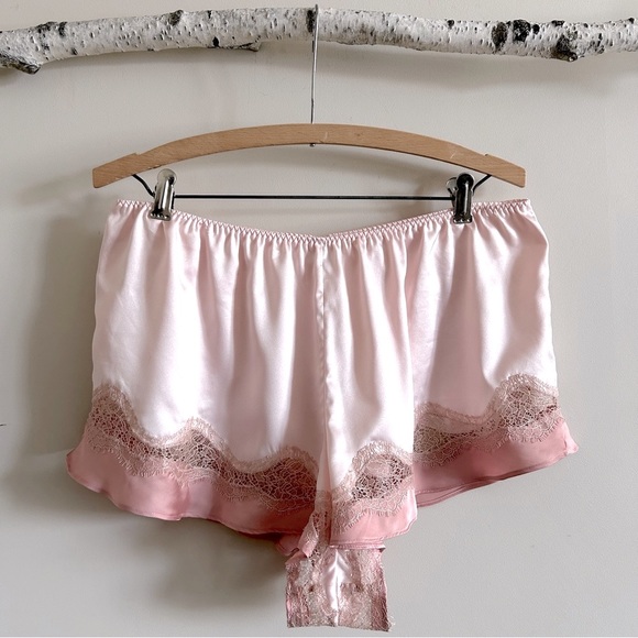 Victoria’s Secret Lounge Shorts - Picture 2 of 8